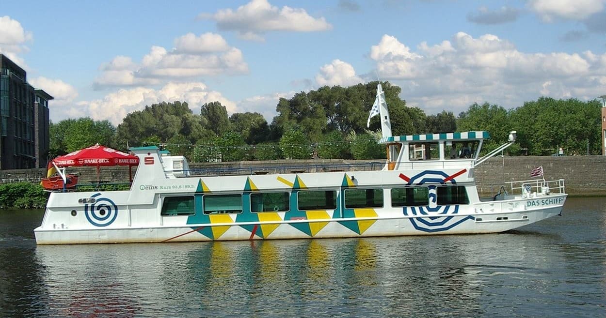 Water Activities with Hal Över: Scenic Boat Ride from Nordenham to Moorlosen Kirche