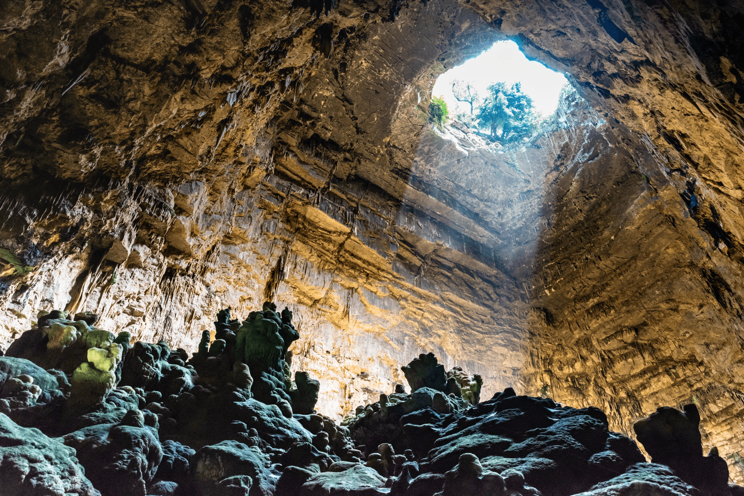 Discover the Enchanting Grotte di Castellana: Guided Tour with Transfer from Bari and Polignano a Mare