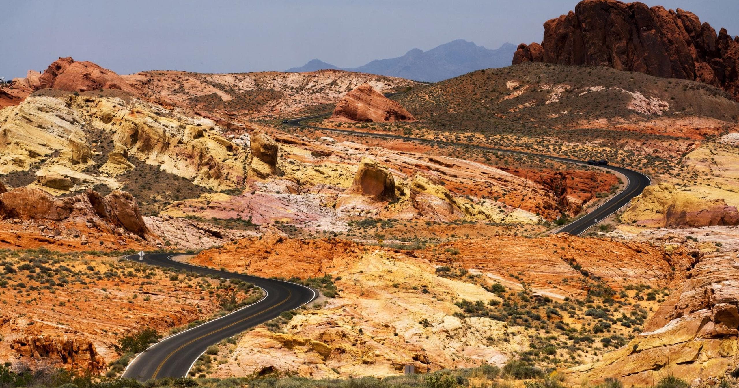 Valley of Fire Guided Tour with Top Canyon Tours from Las Vegas