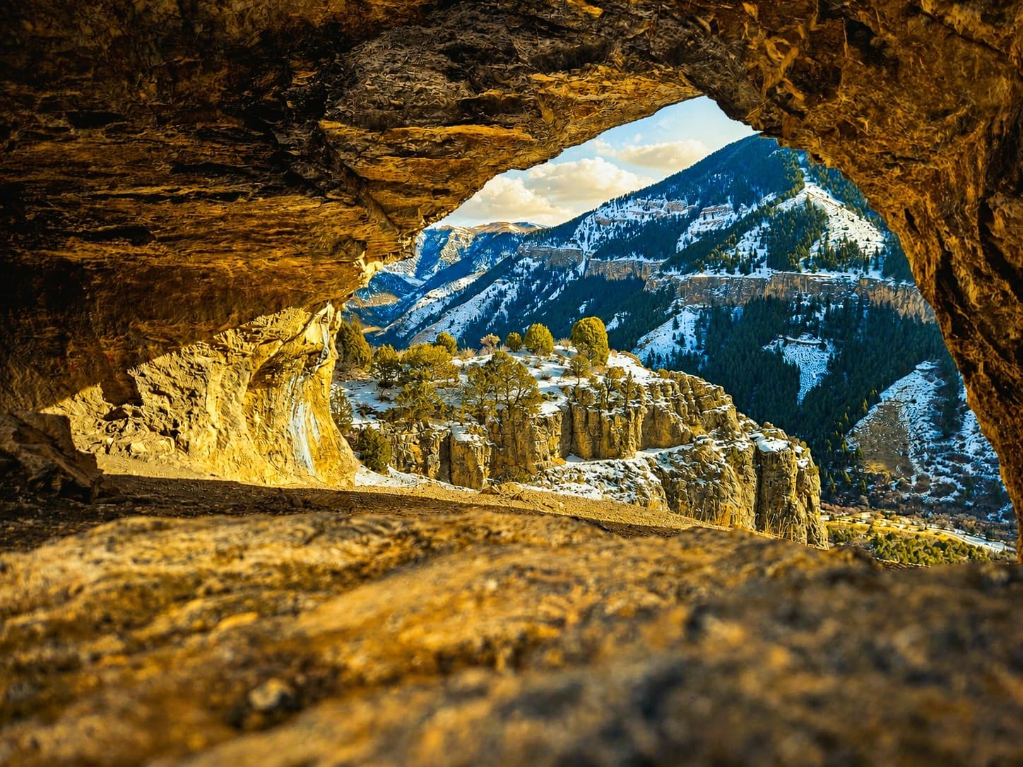 Drive-Then-Hike Windy Heights: Classic Cars & Wind Caves in Logan Canyon