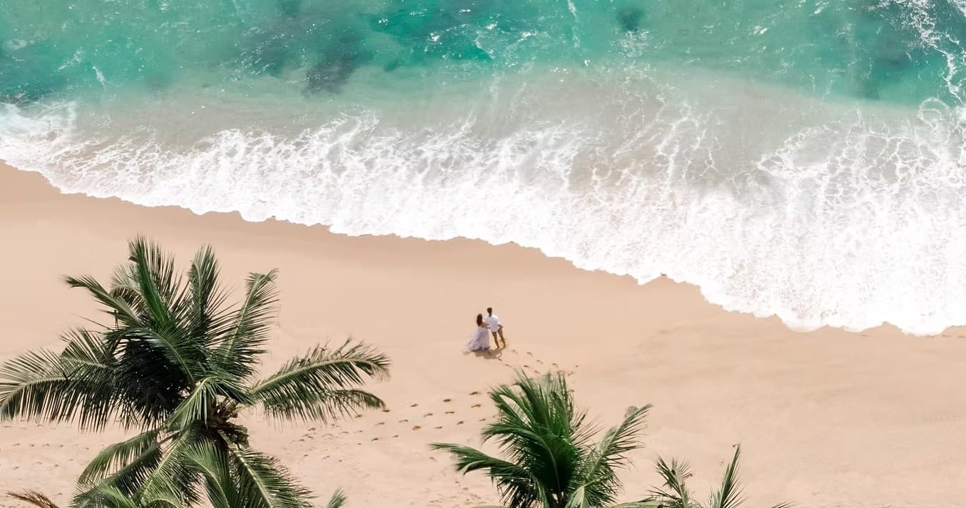 Koa Package: Maui Wedding Photography in Haiku-Pauwela — 6-Hour Coverage, App Gallery & Full Rights