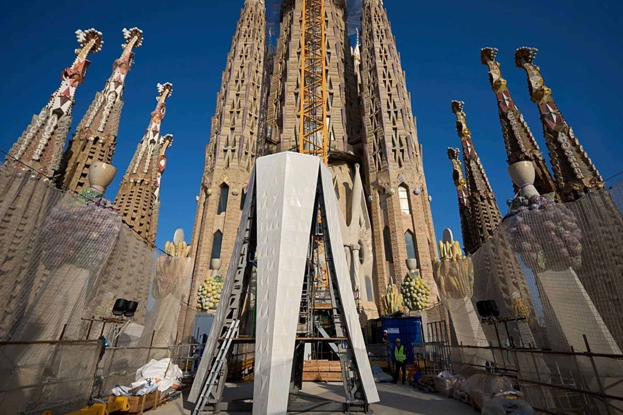Walk Barcelona’s Modernism: Gaudí & Modernism Tour with 24h Metro Card photo 3