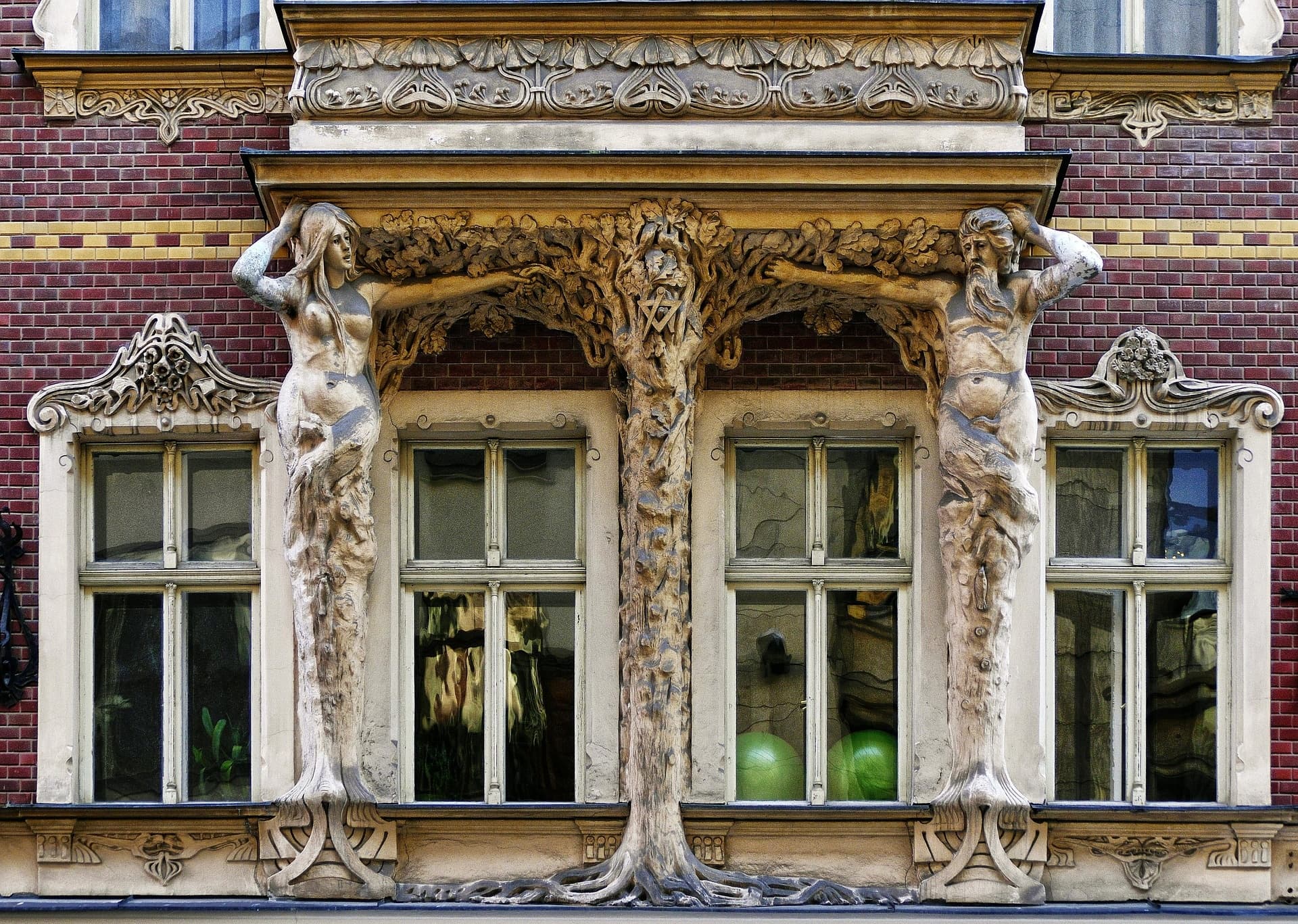 Land Adventures in Riga: Art Nouveau Walking Tour at Velobalt