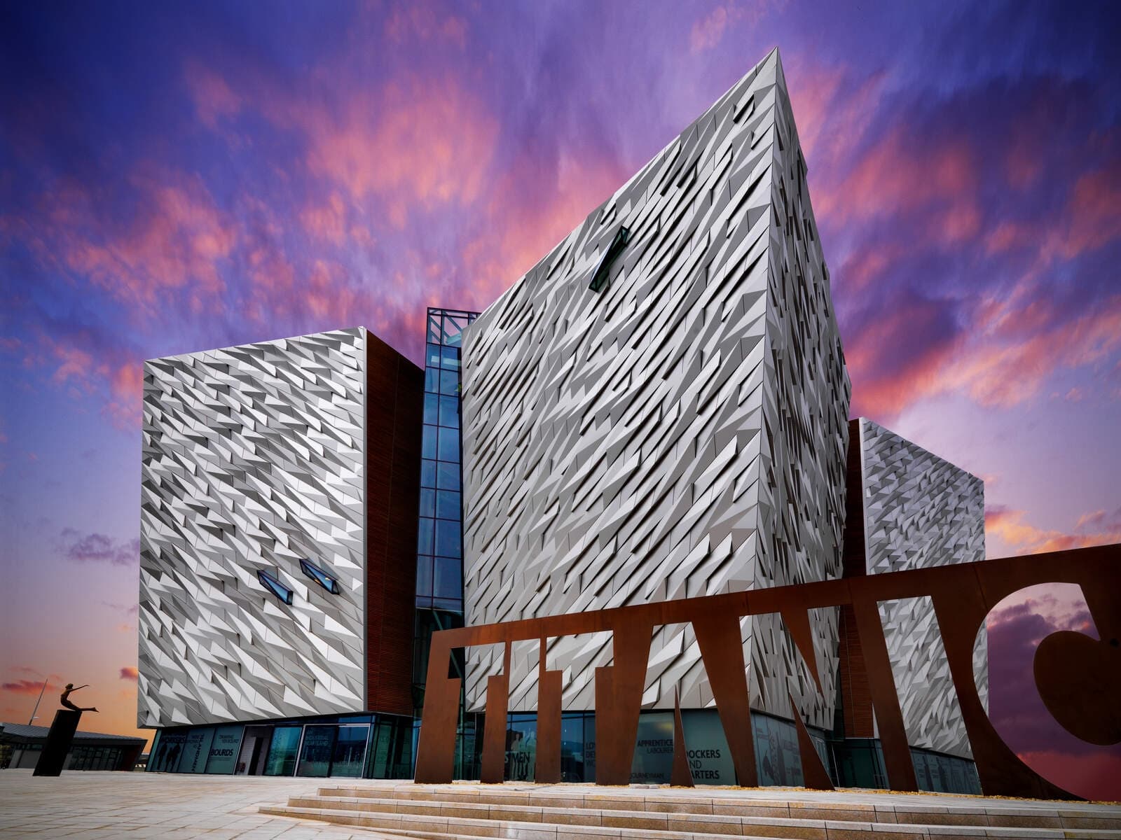 Cultural & Historic Belfast Tour by Irish Luxury Day Tours