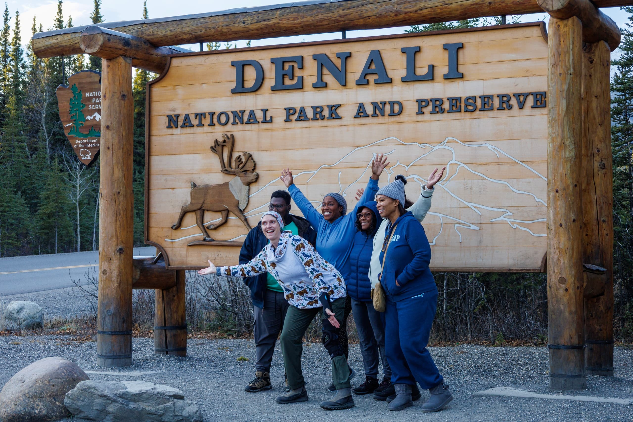 Overnight Denali National Park Aurora Chase: Snowshoe, Wildlife & Lodge Stay