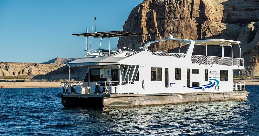 Houseboat Adventures on Lake Powell with Lake Powell Marina