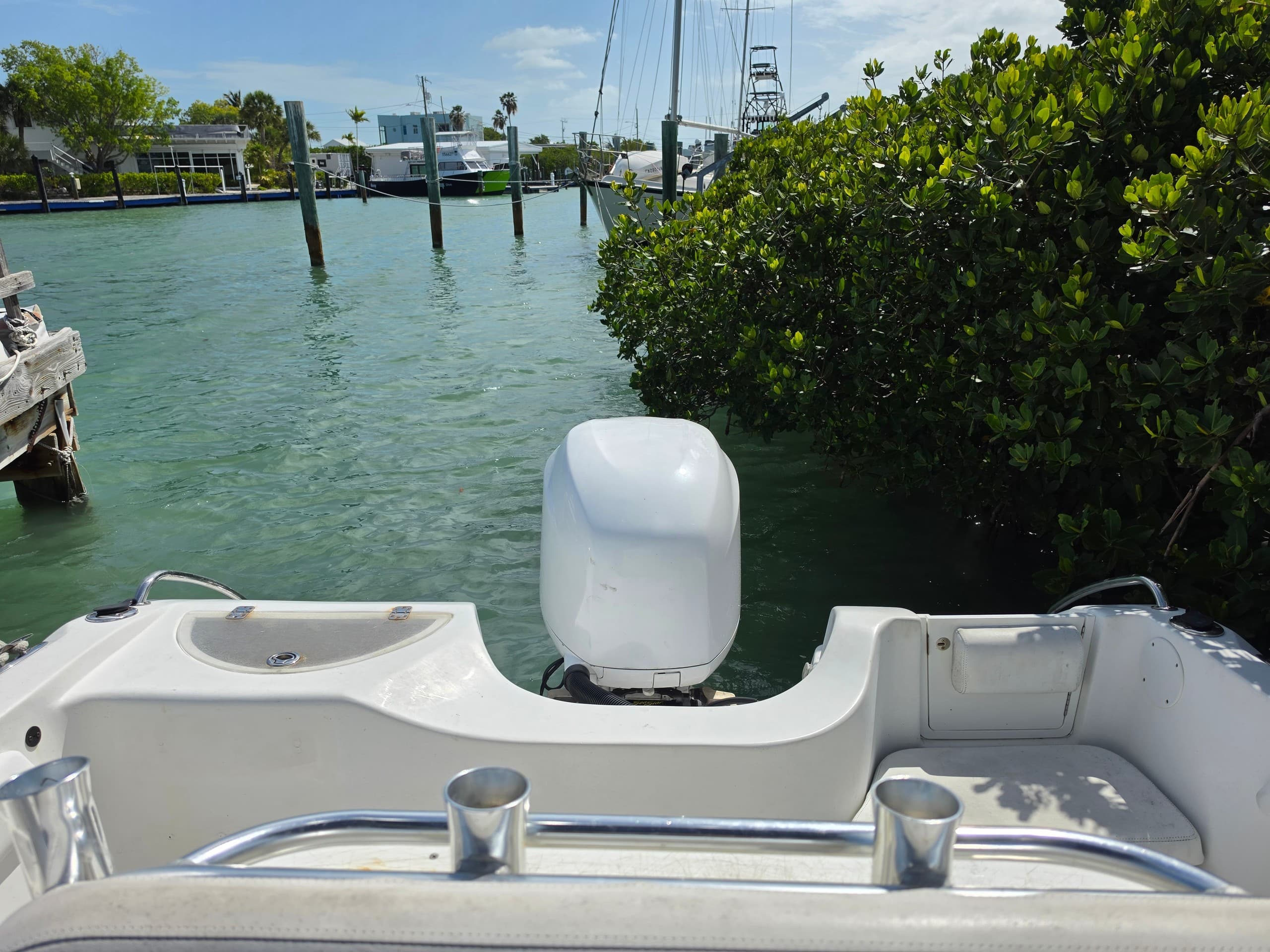 Explore Marathon by Sea: 21' Seachaser Rental for Fishing, Diving & Island Hopping photo 4