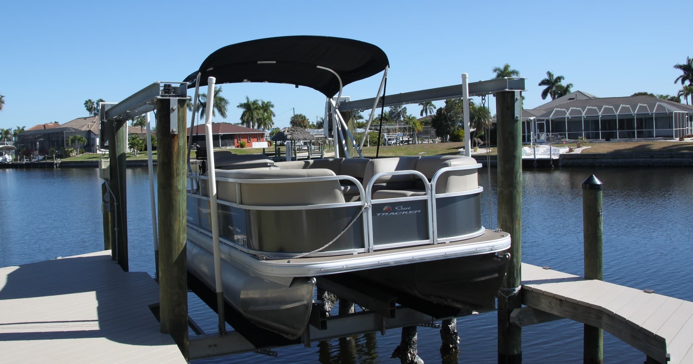 Cape Coral Pontoon Rental: Sun Tracker 20-Foot 75HP for Island Hopping
