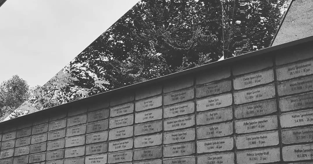 Historical WWII Tour of Amsterdam with AmsterdaMobile