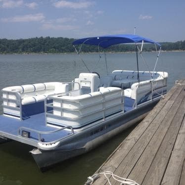 Off the Chain Pontoon Rentals team