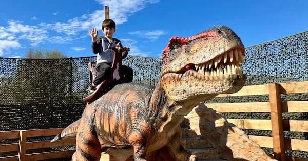 T Rex Ride Christchurch: NZ's Only Life-Size T‑Rex Ride