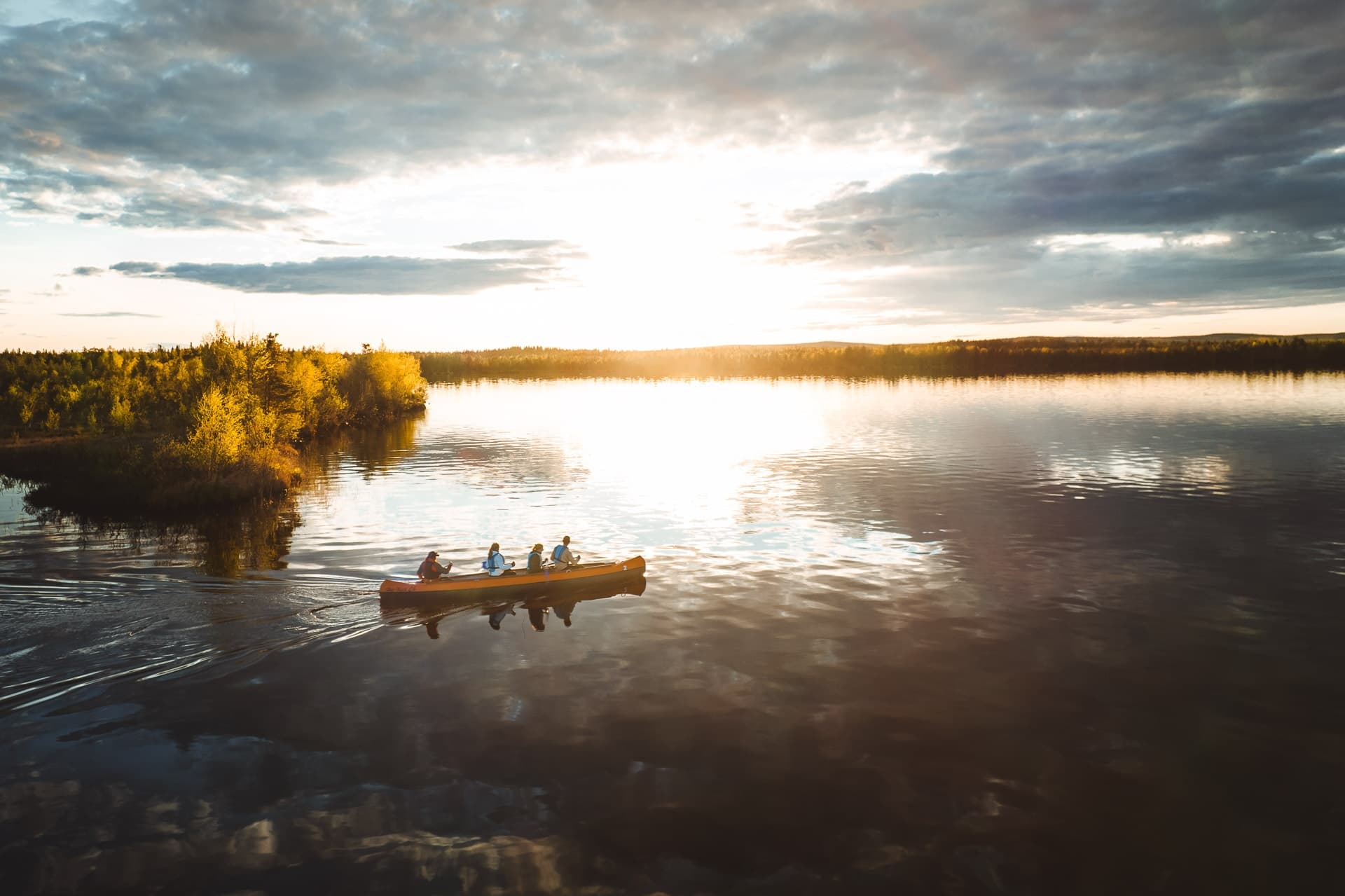 Water-Activities: Sunset Canoeing at Apukka Resort