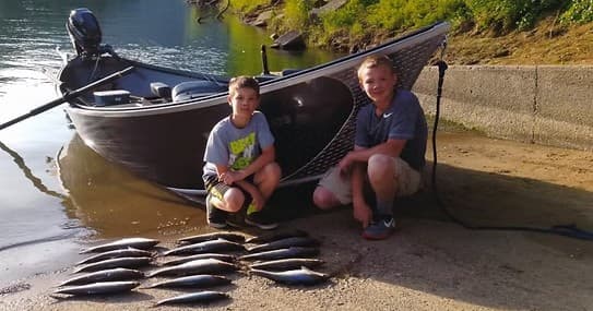 Eight-Hour Shad Fishing in Umpqua Valley — Roseburg, Oregon