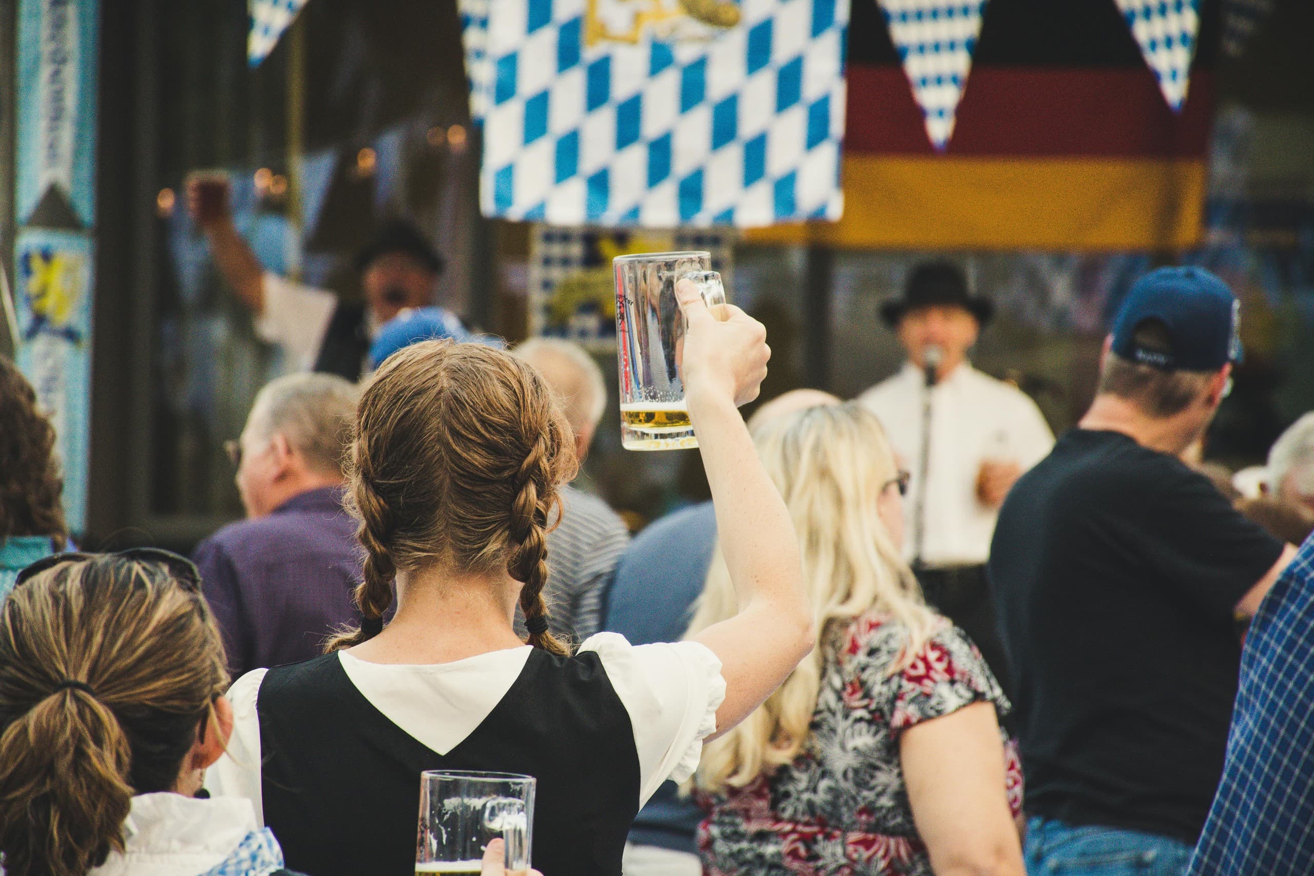 Oktoberfest Like a Local: Bier Tour at Theresienwiese with Münchner Guides