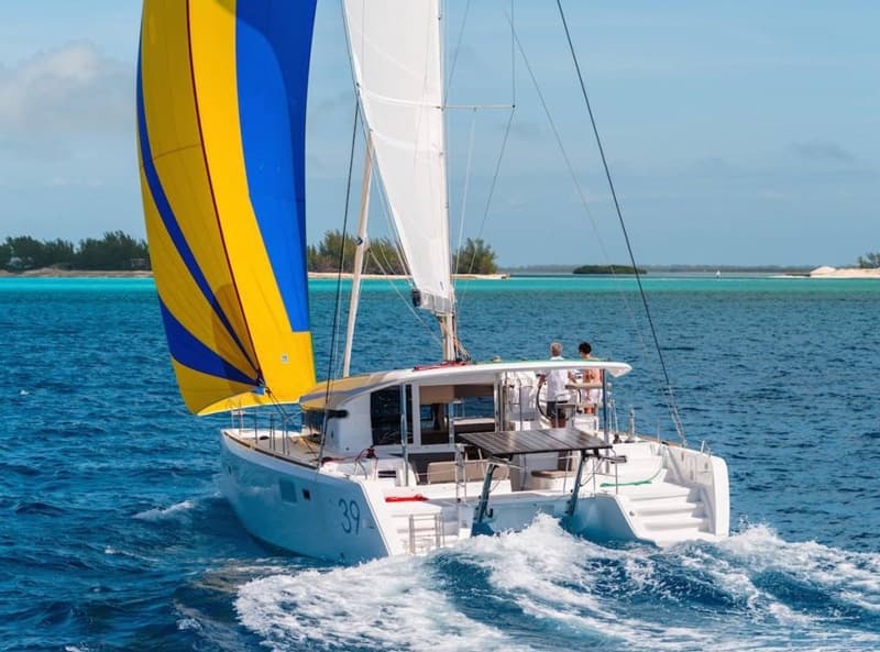 Sailing the Lagoon 39 with Noleggio Barche Monopoli in Polignano