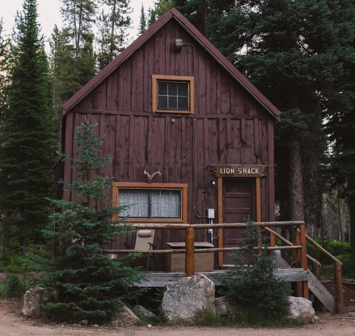 Rustic Cabin Comforts at The Lion Shack in Cascade, Idaho