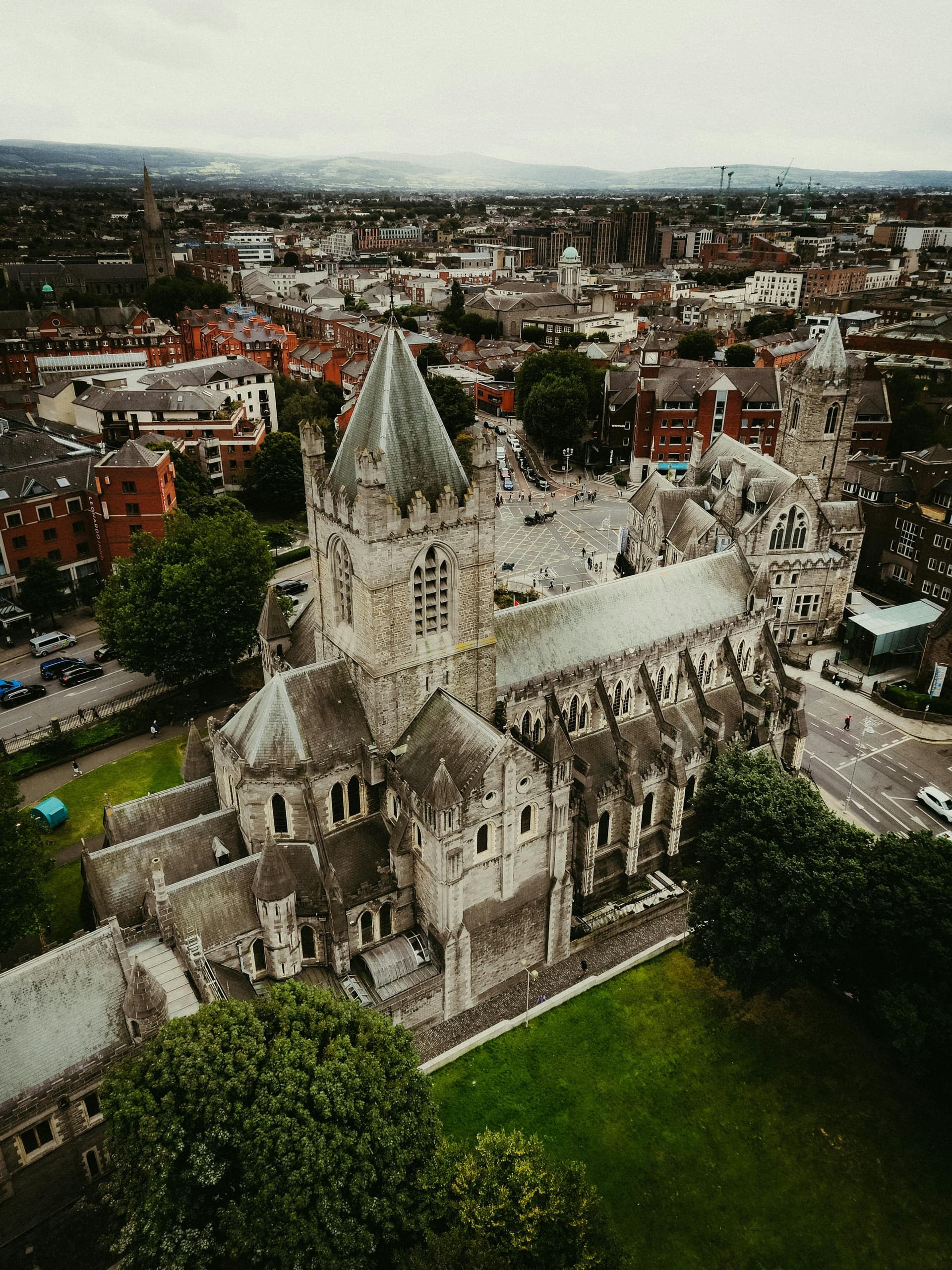 Historical Dublin: An Eight-Hour Walking Tour through Viking Alleys and Georgian Squares
