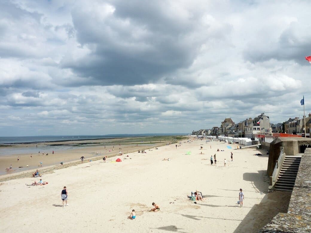 D-Day History & Canadian Memorial at Juno Beach with Bayeux Dday Tours