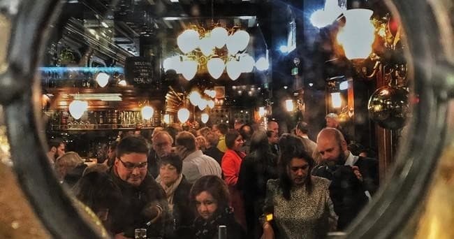 Historic Pub Tour with London Guided Walks in Covent Garden