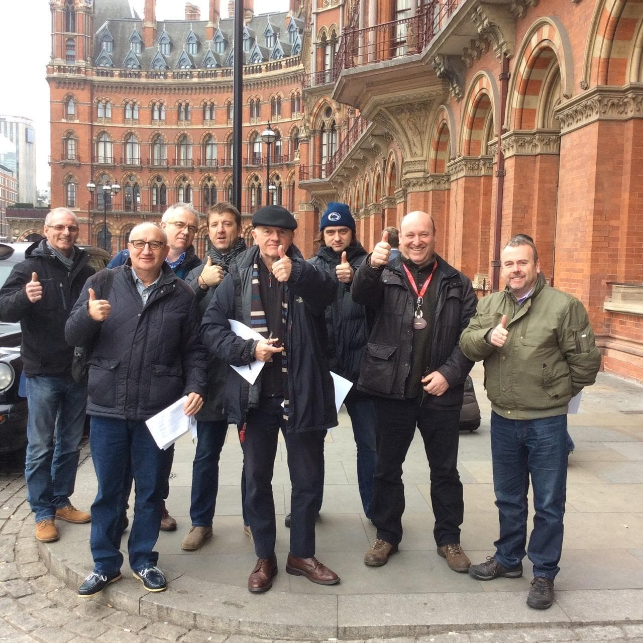 Downtown Abbey Movie Hunt with Black Cab Heritage Tours