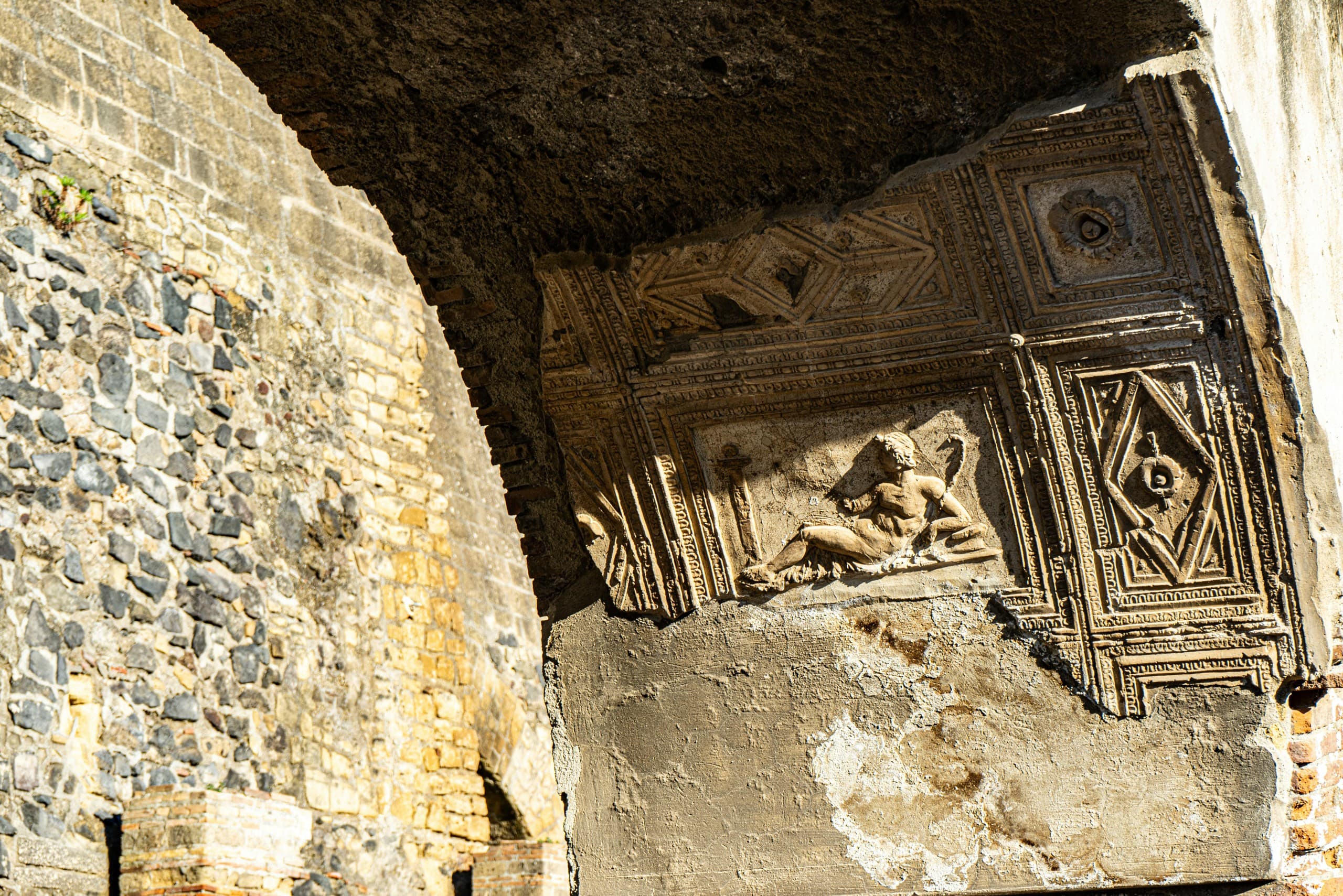 Herculaneum and Vesuvio: From Roman Streets to the Crater Rim