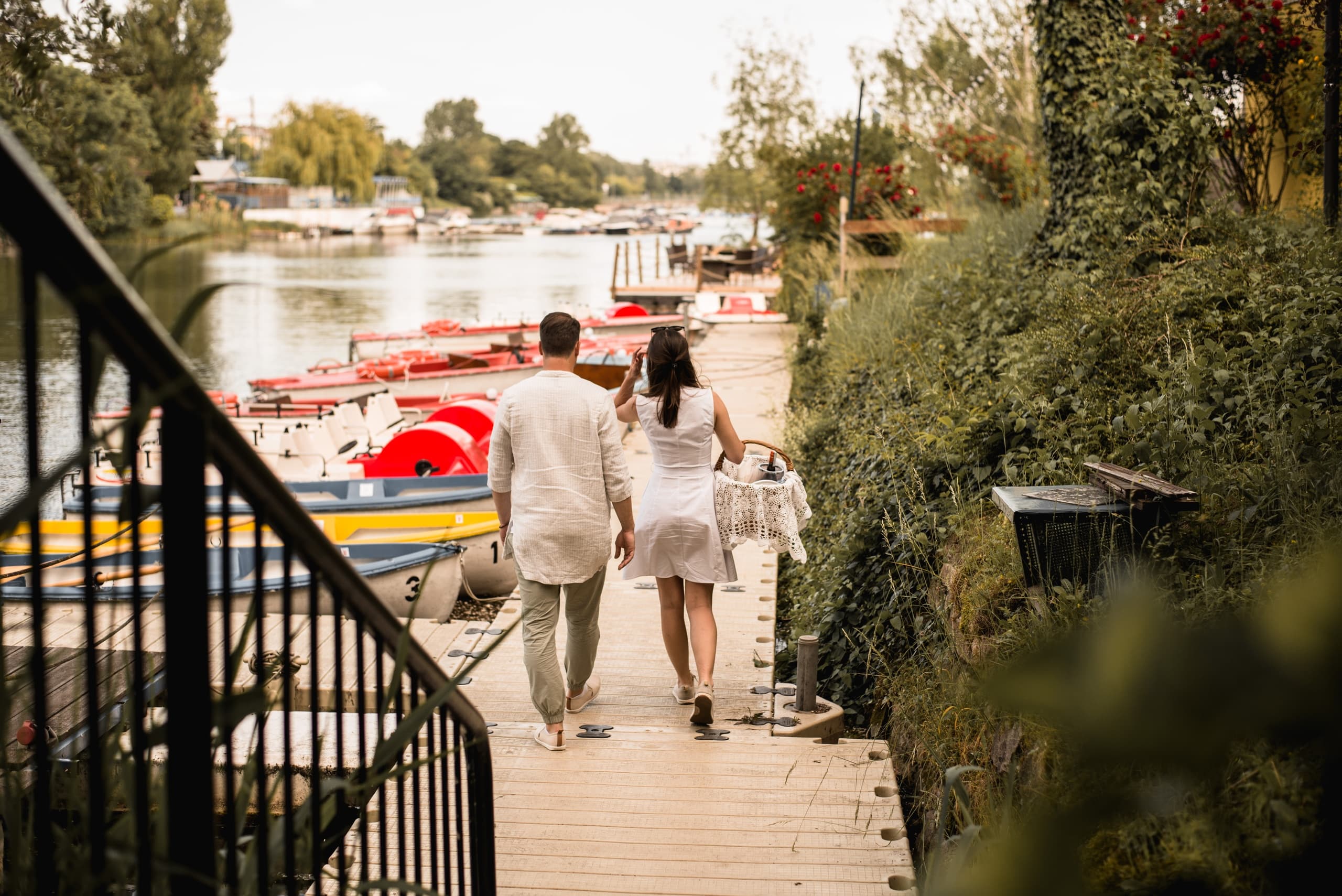Retro Boat Picnic on Alte Donau with Wien mal anders