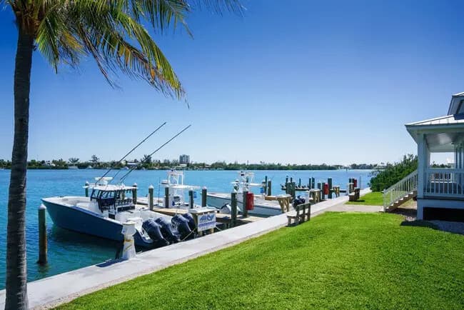 Marathon Full-Service Dockage: 49' Slip with Electric, Water & Fillet Table