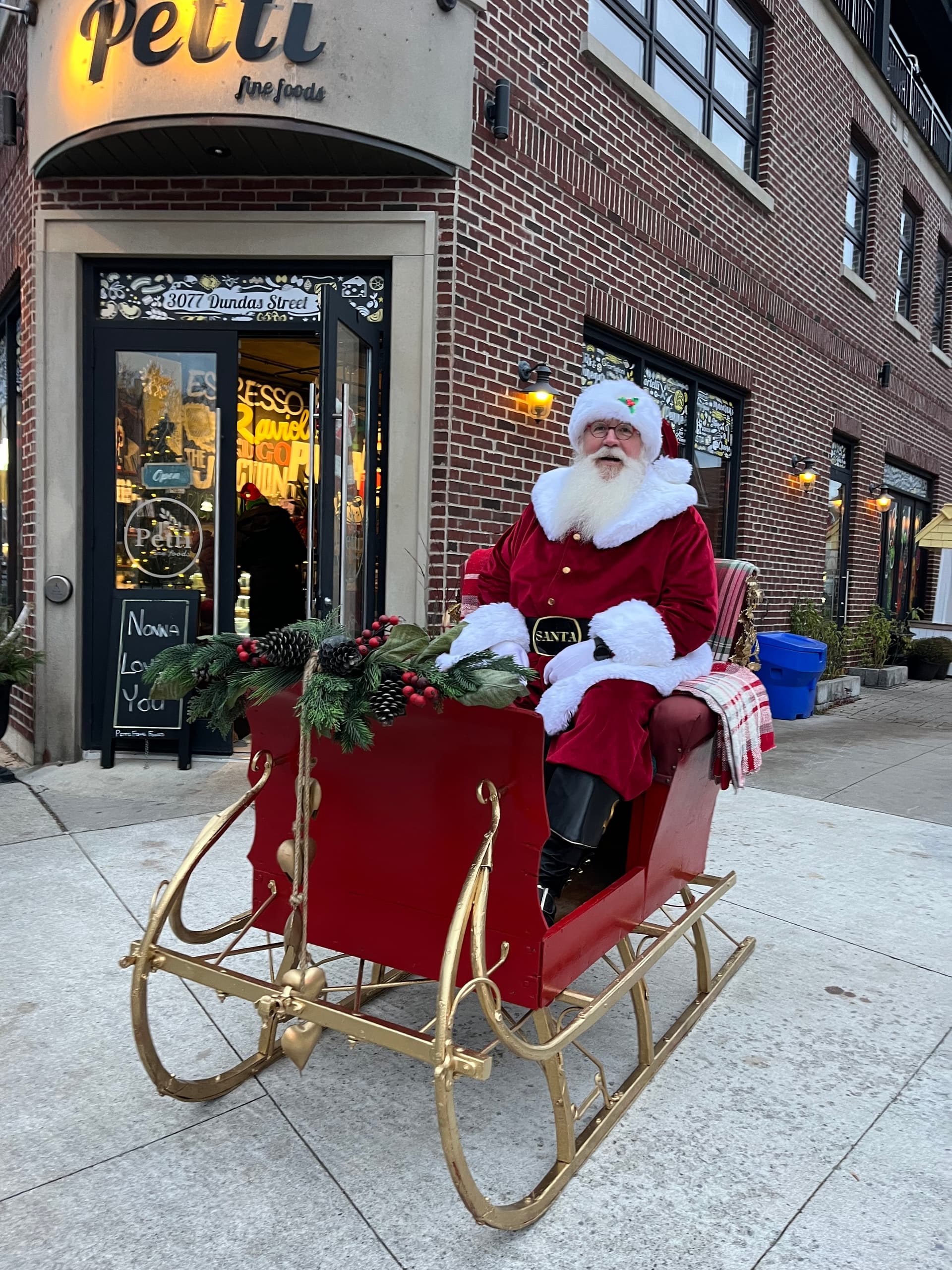 Santa Sleigh Rental in Toronto — Festive Photo-Op & Event Prop Hire photo 4