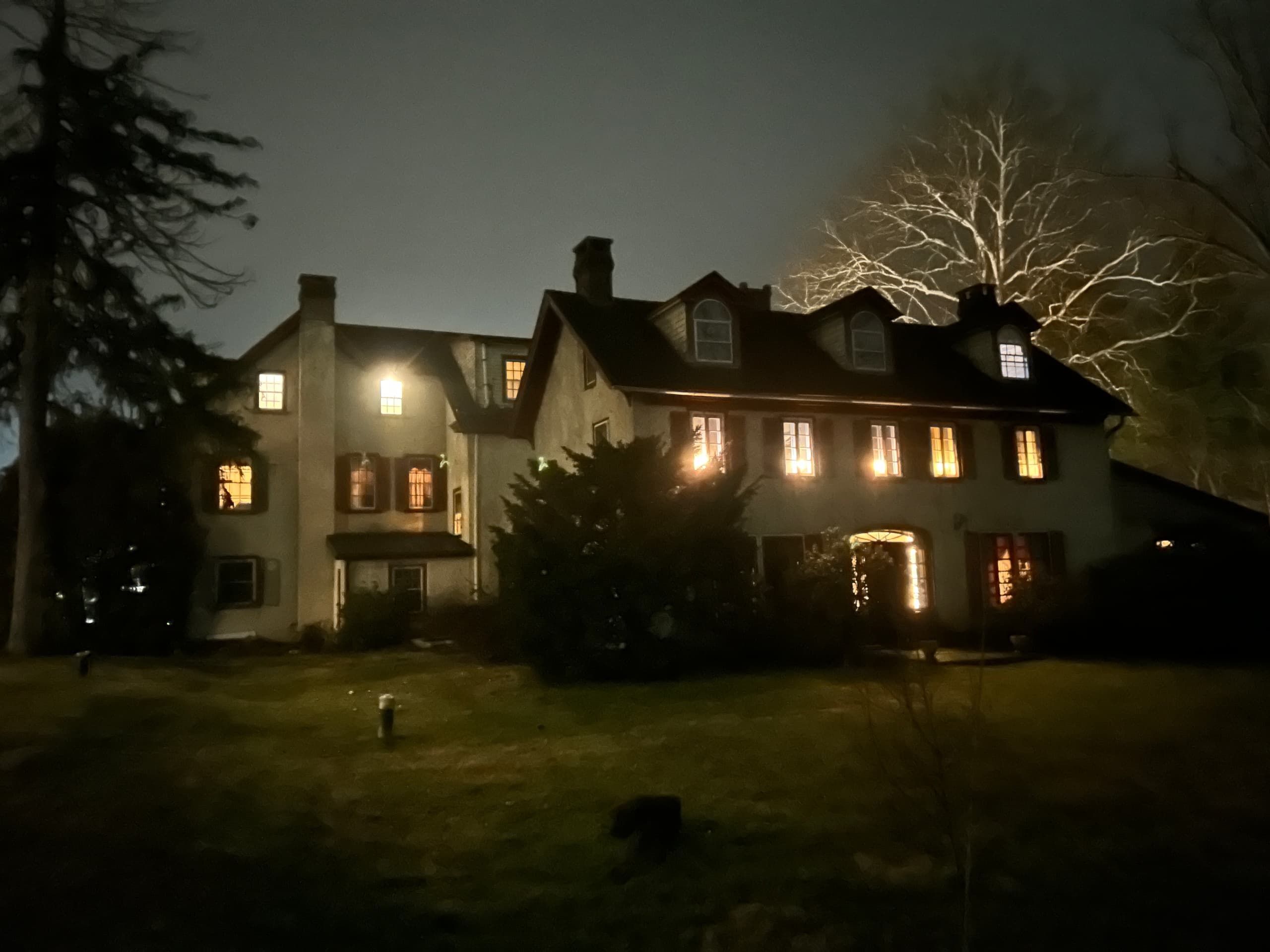 inside-brinton-lodge-a-nighttime-paranormal-investigation-at-a-300-year-old-mansion photo 1