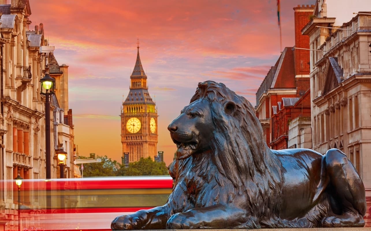 Explore London on Foot: Private Guided Walking Tour Featuring 30+ Iconic Landmarks