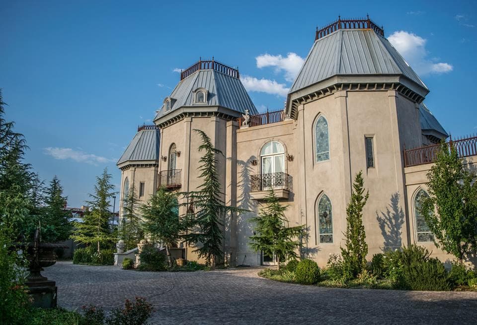 Turquoise Museum estate exterior with landscaped grounds, facade