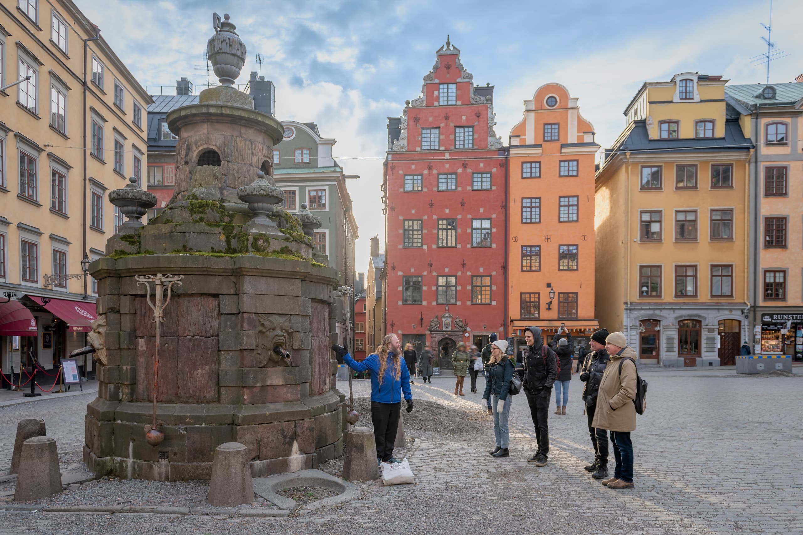 Historic Old Town Tour & Dinner with Sweden History Tours