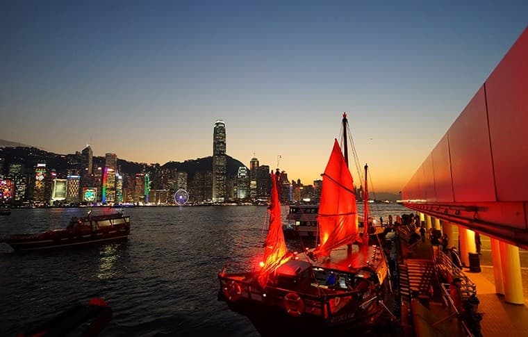 Hong Kong Night Junk Cruise: Dim Sum, Victoria Harbour & Symphony of Lights