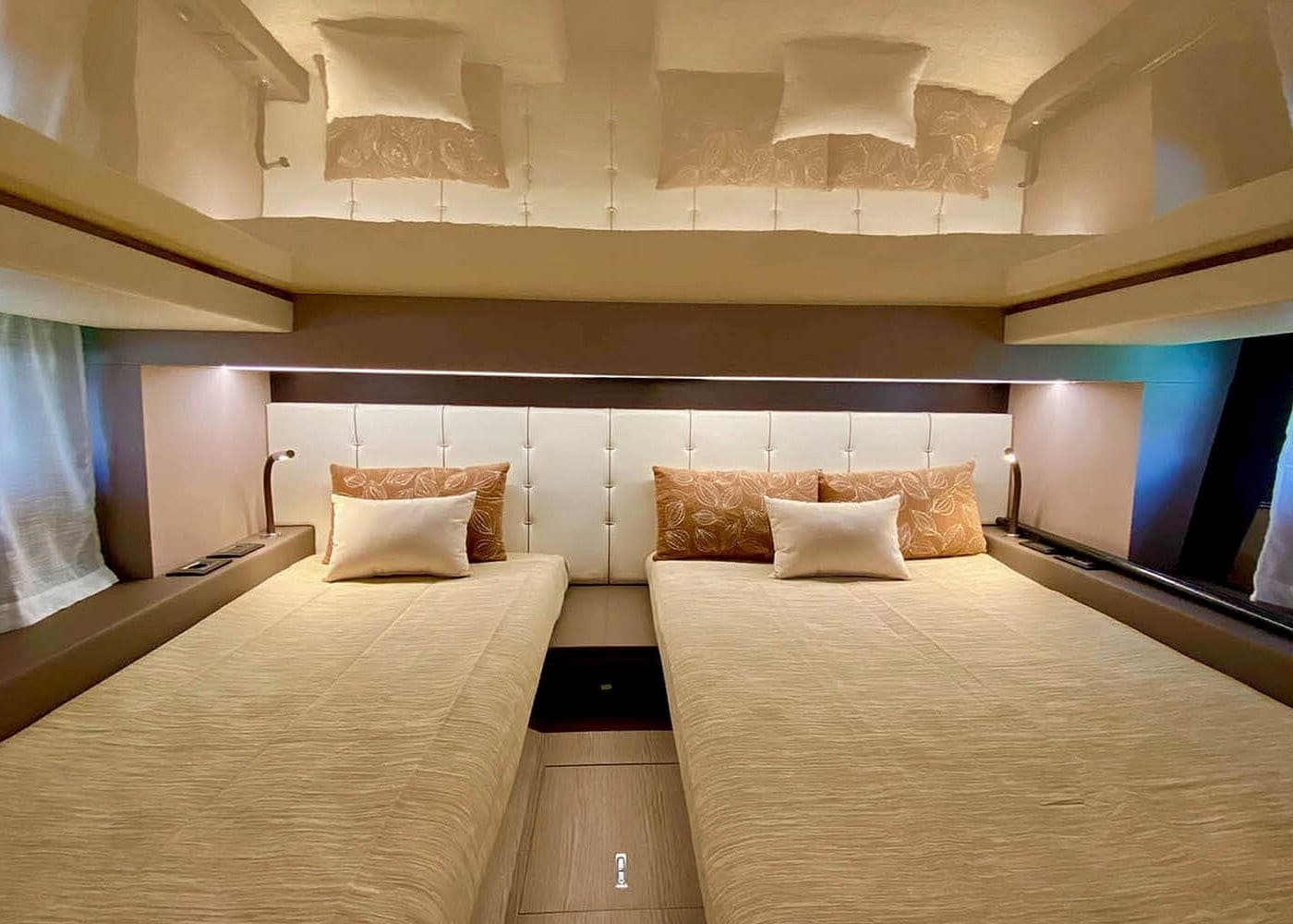 Three-Day Private Luxury Yacht Charter: Lisbon to Tróia Peninsula Coastal Cruise photo 4