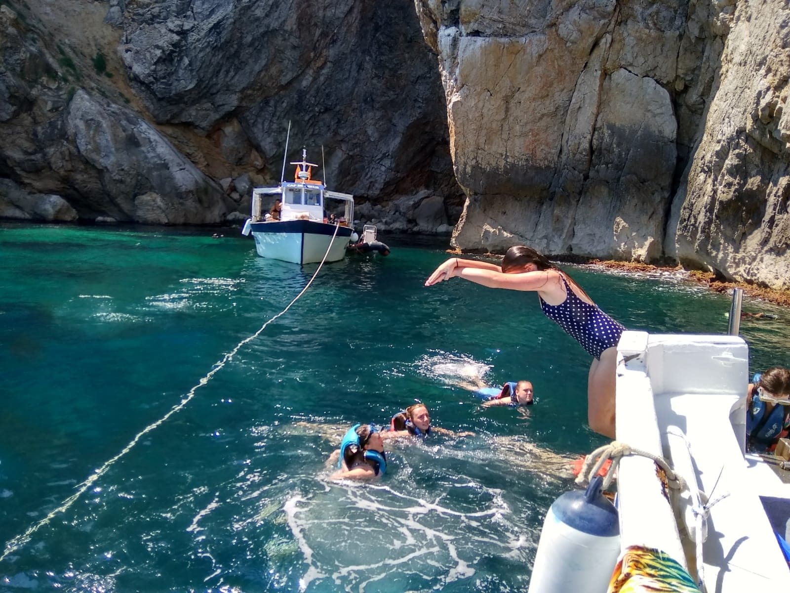 Baño / pasajero en la Costa del Montgrí | Boat Tour in L'Estartit | Snorkel, Water Activities, Sailing, Scuba