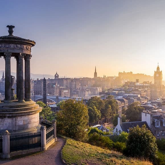 Outdoor City Tour with Wee Ecosse in Edinburgh