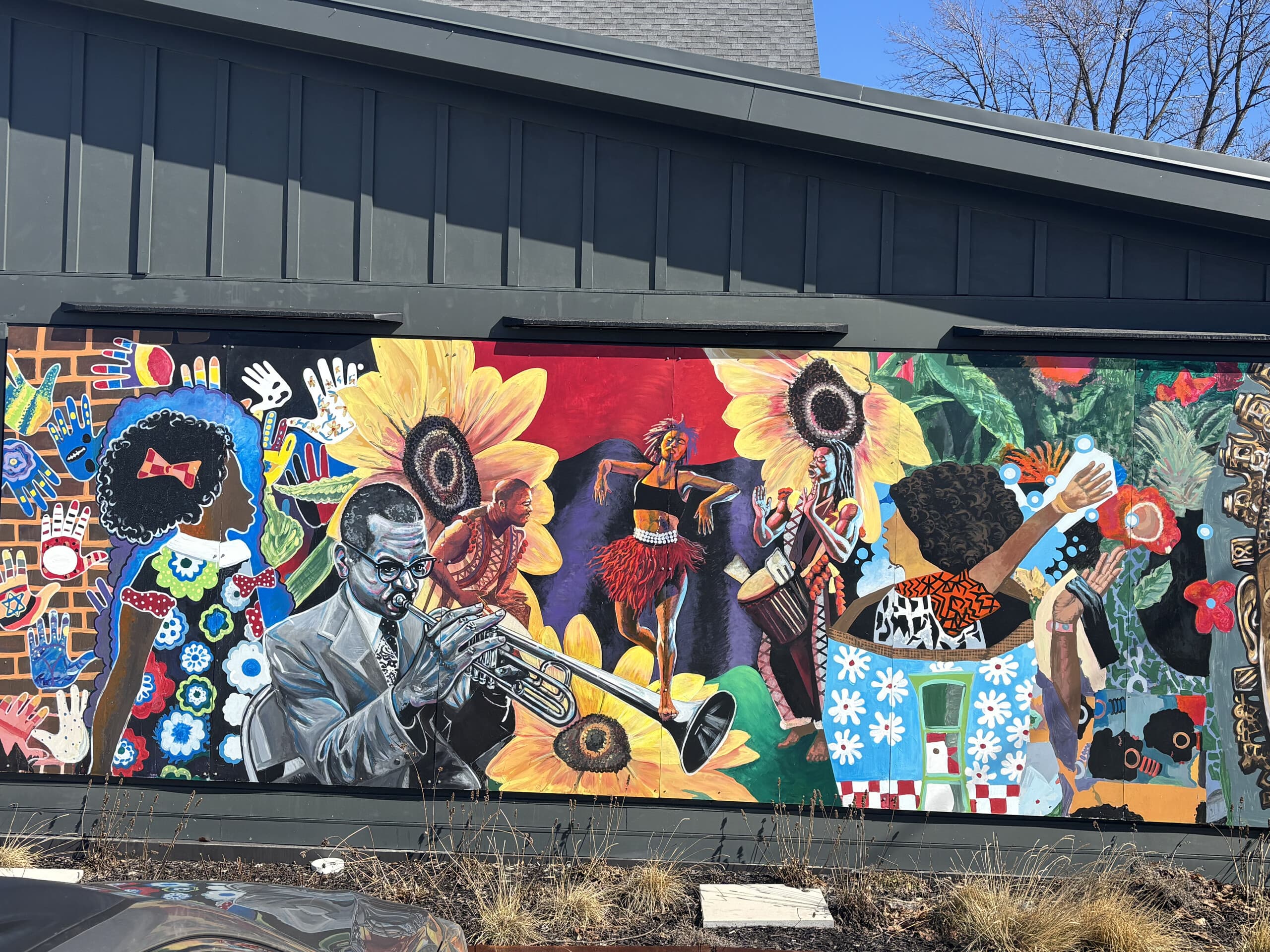 Walking the Walls: Bronzeville & Harambee Public Art Tour in Milwaukee