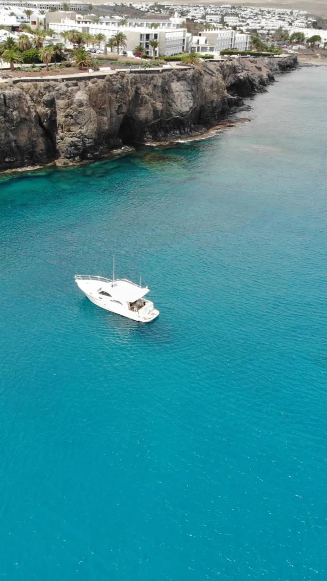 Boat Charter Adventure with Daiza Charter in Playa Blanca