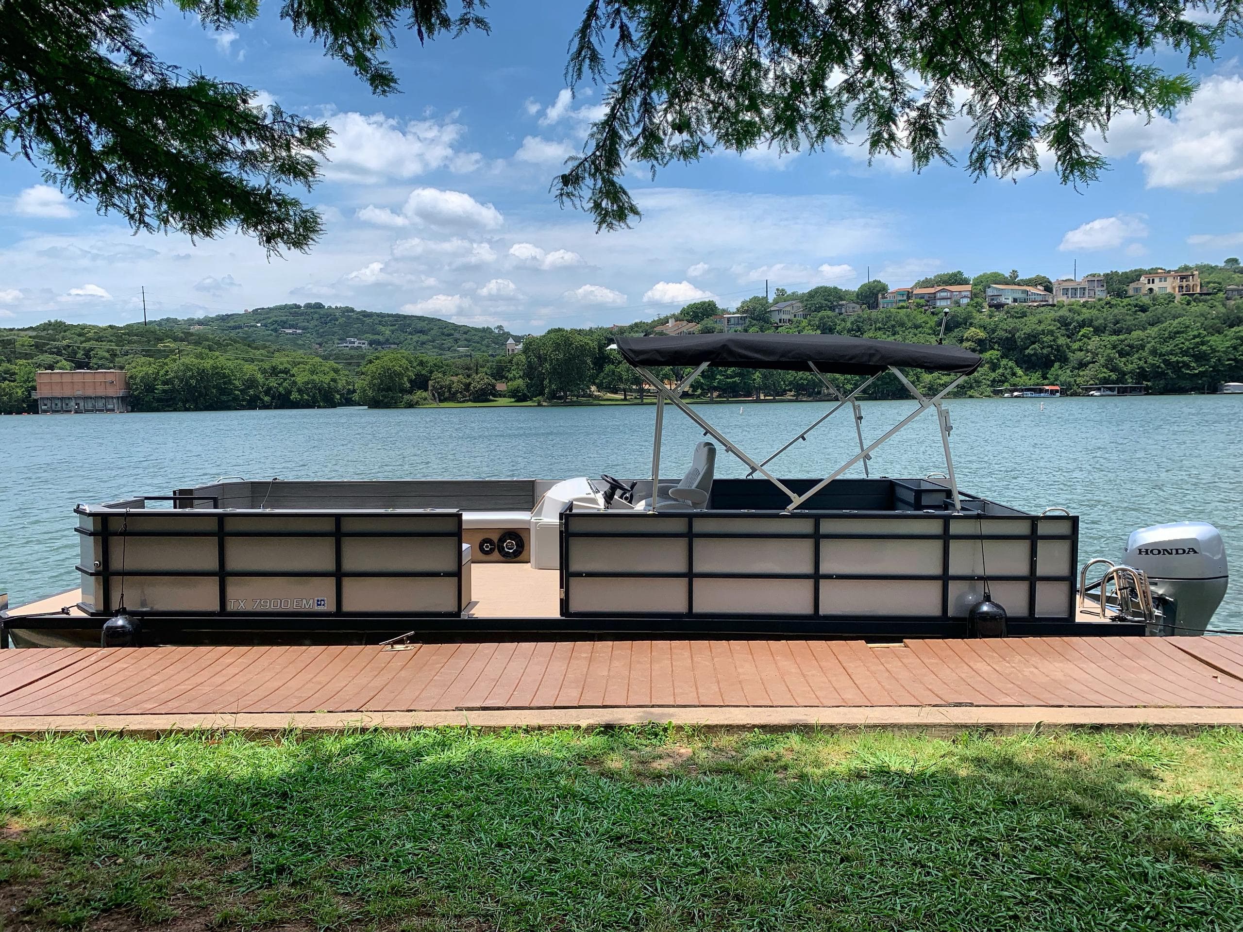 Explore Lake Austin on the Silverback 290SB Tritoon
