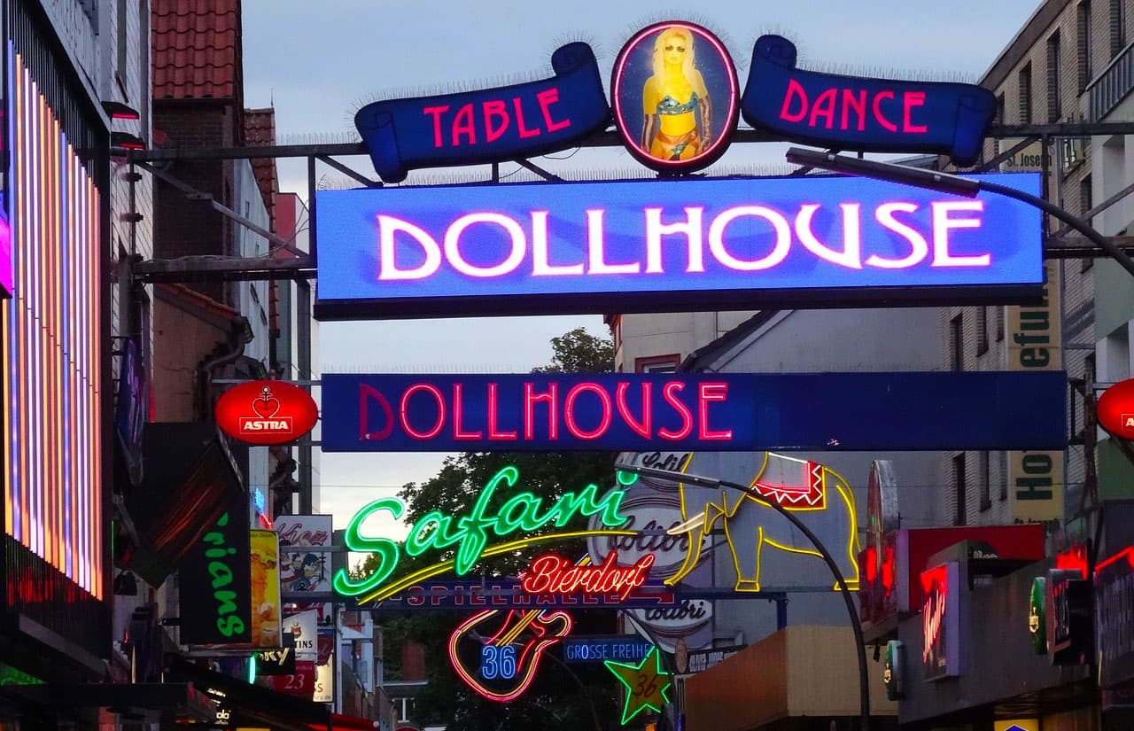 Hamburg's Reeperbahn Guided Tour with Hamborg-Guide