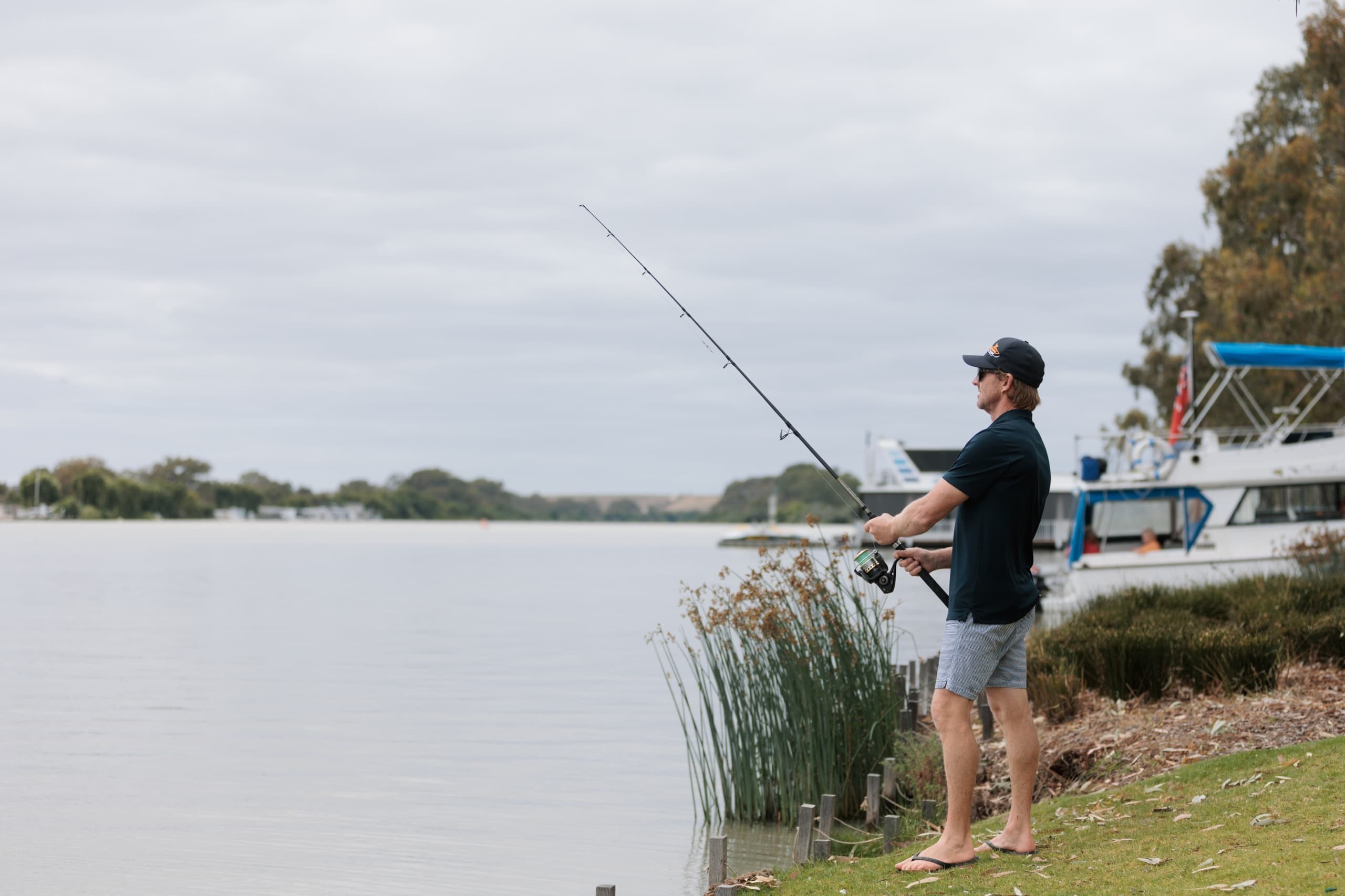 Murray River Fishing Rod Rental at Sturts Reserve — Murray Bridge