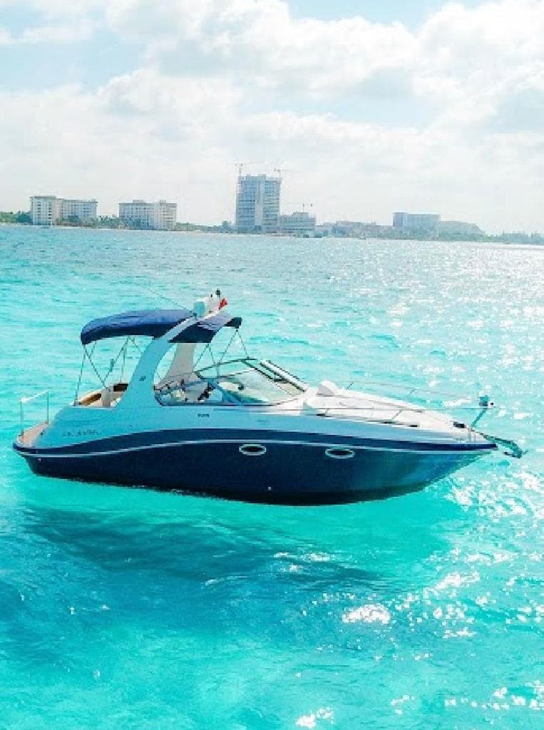 Luxury Yacht Charter in Cancún with Aleman Travel Agency