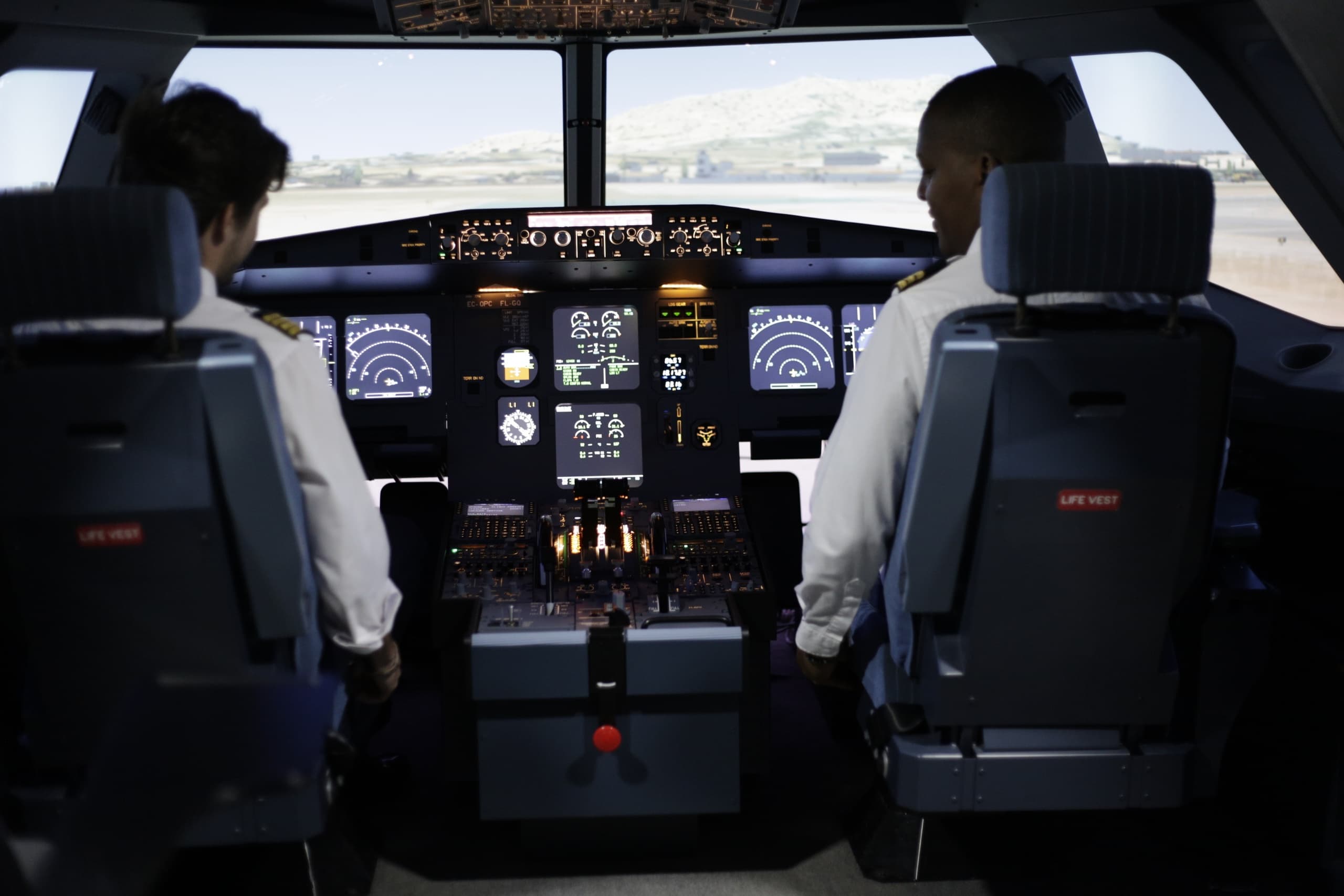 Take the Controls: 45-Minute Airbus A320 Simulator Experience in Sevilla photo 1