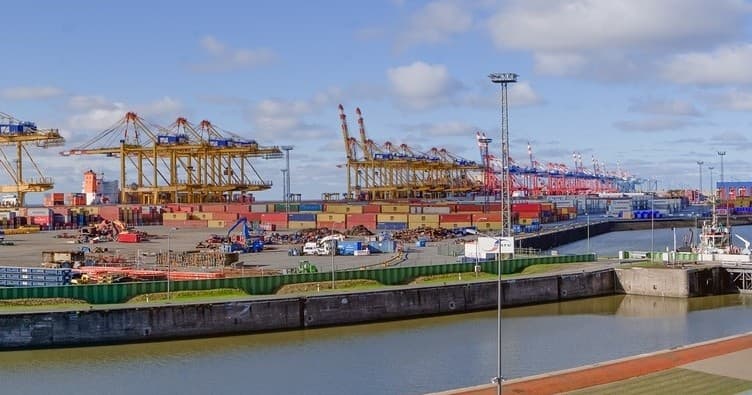 Water Activities at Seebäderkaje with Hal Över in Bremerhaven