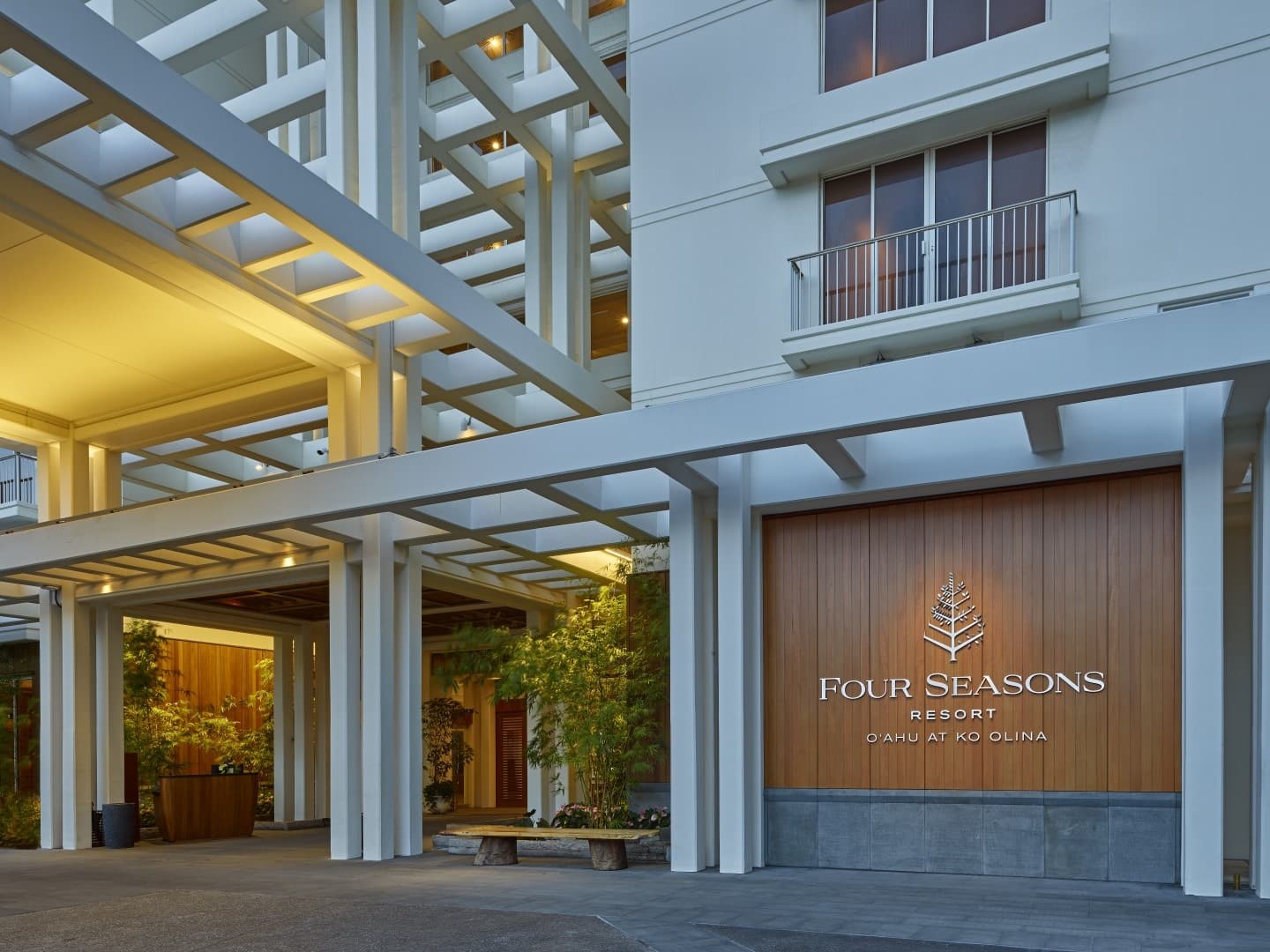 Exclusive KoOlina to Honolulu Airport Shuttle Transfer