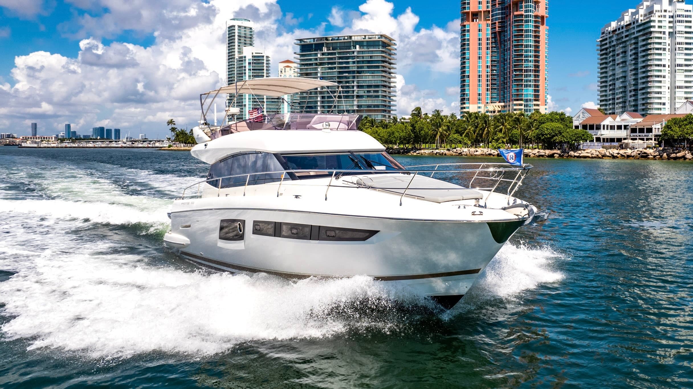 Luxury Yacht Charter with Miami Boat Experts in Miami Beach