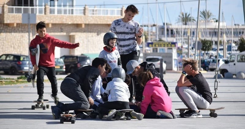 Surf-Skate Rentals in El Campello: Carver Skateboard Hire & Training photo 3