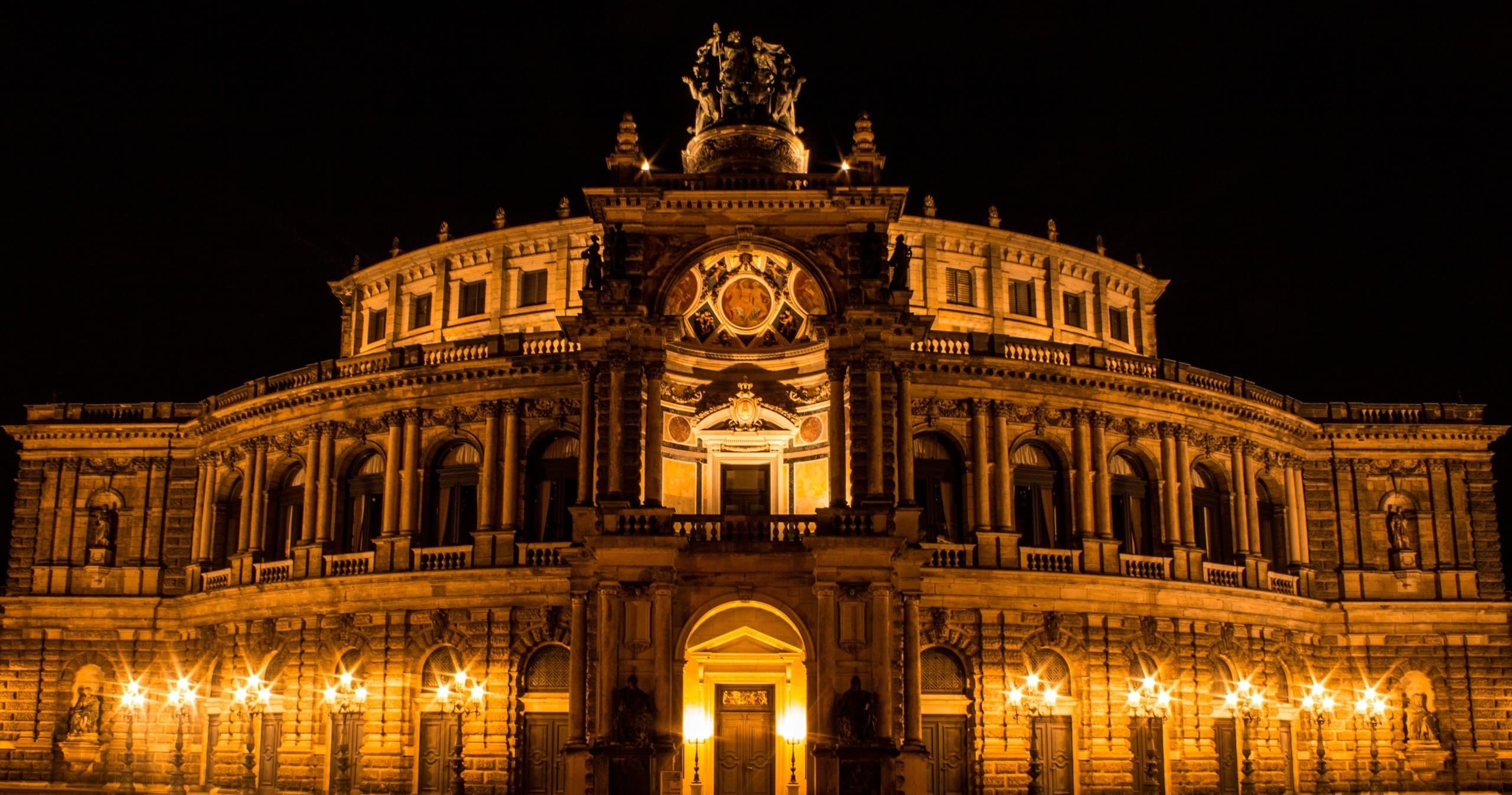 Nightlife Bar Tour in Dresden with PubCrawl Team