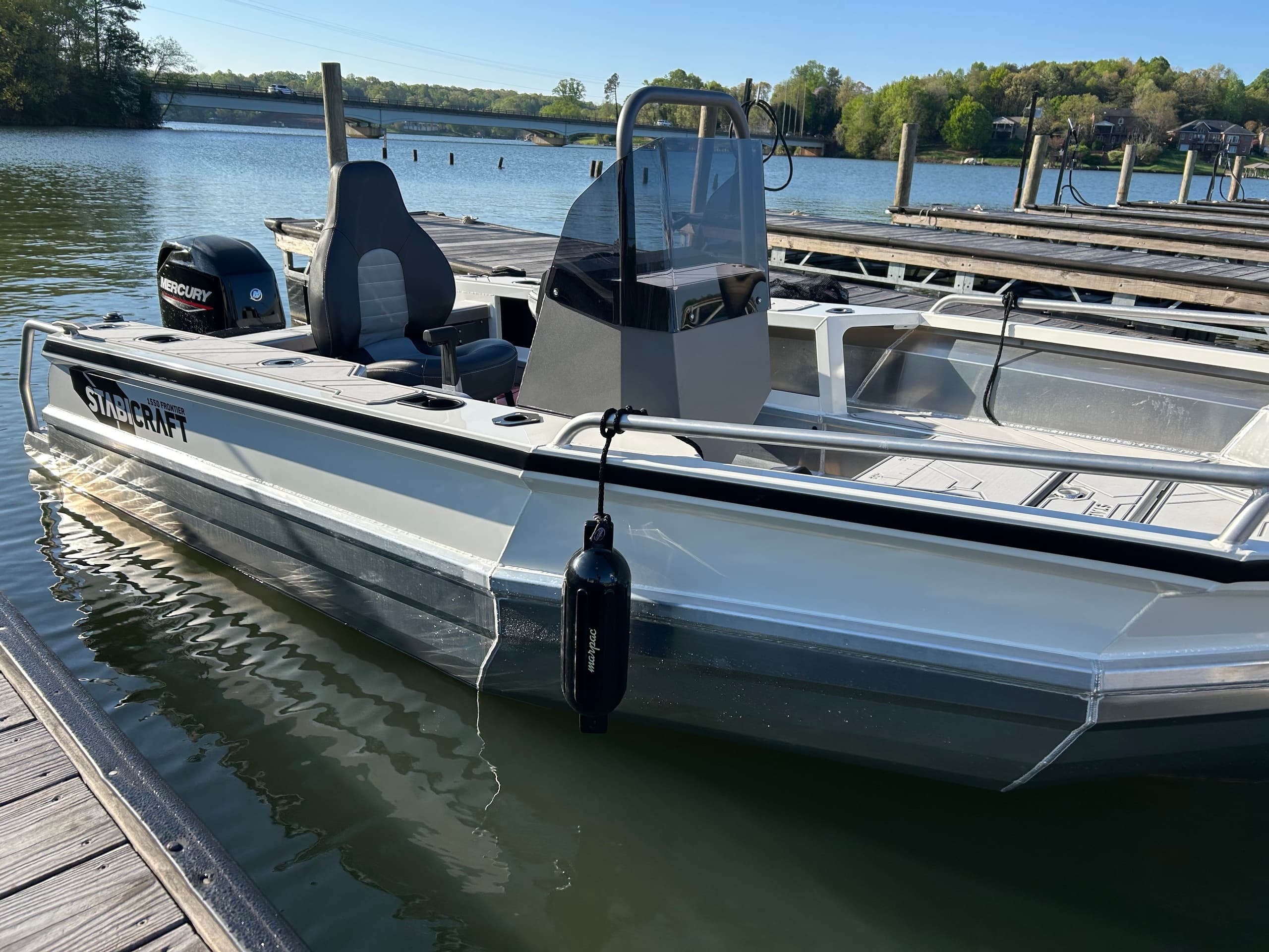 Explore Lake Hickory Aboard the 1550 Stabicraft: A Perfect Day on the Water