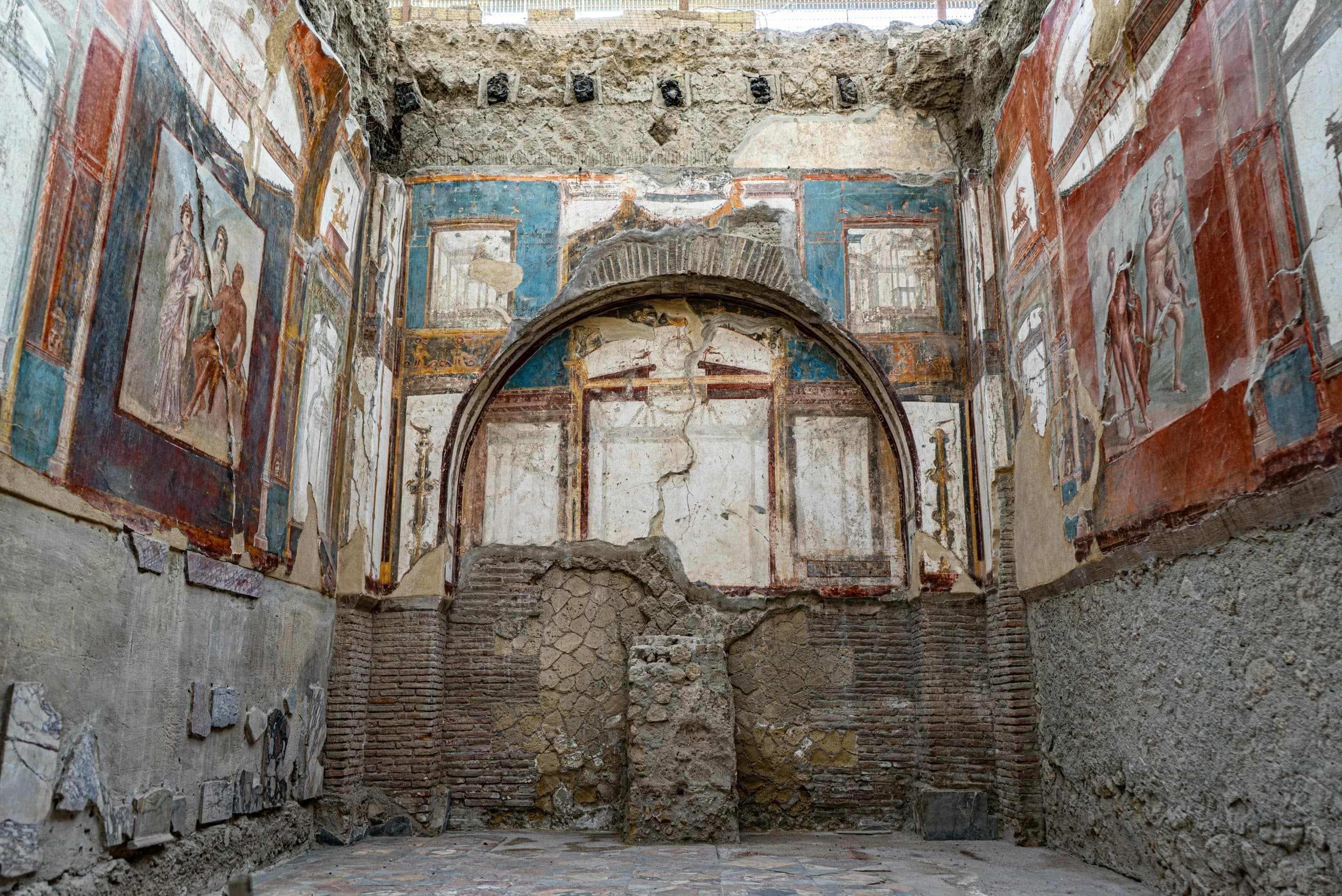 Herculaneum: Walk Ercolano's Ash-Frozen Streets and Ancient Baths
